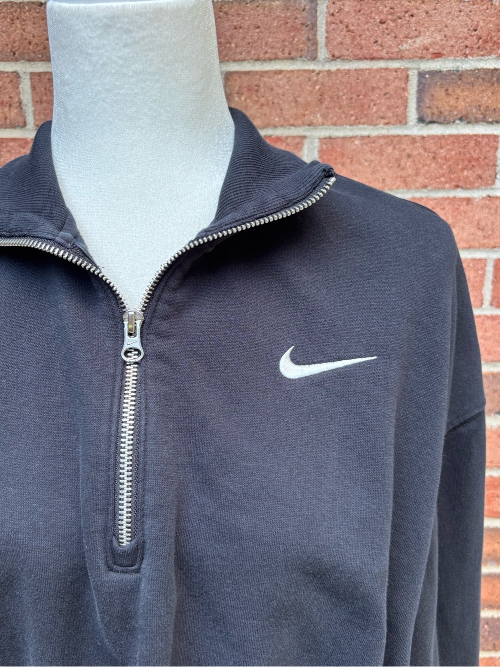 Nike Cropped Black Quarter Zip Pullover Sweatshirt Size Medium - Athleisure - Picture 2 of 9